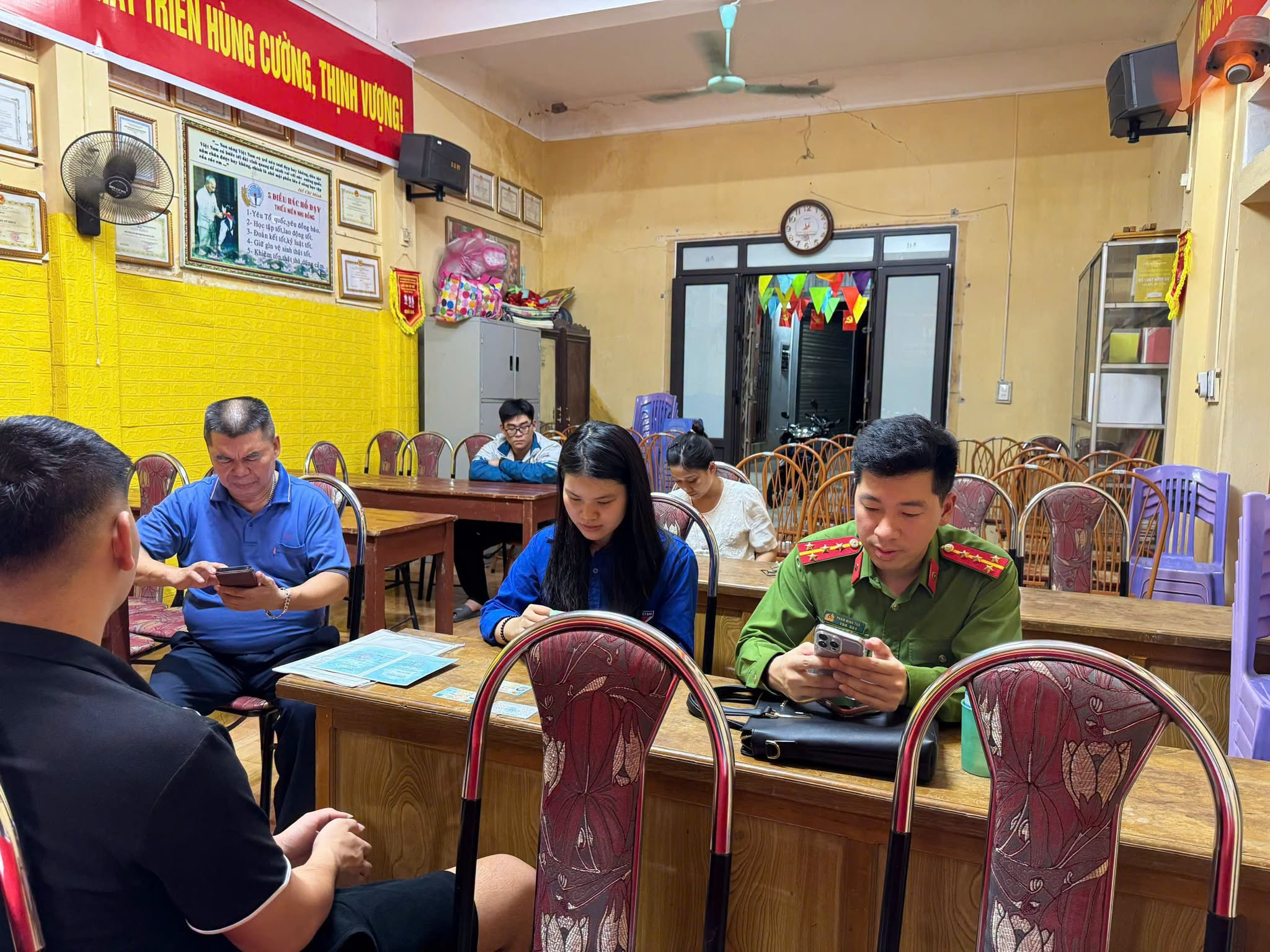 Hành trình Hoa Phượng Đỏ 2026: Tuổi trẻ Chuyên Nguyễn Trãi đồng hành cùng người dân trong chuyển đổi số
